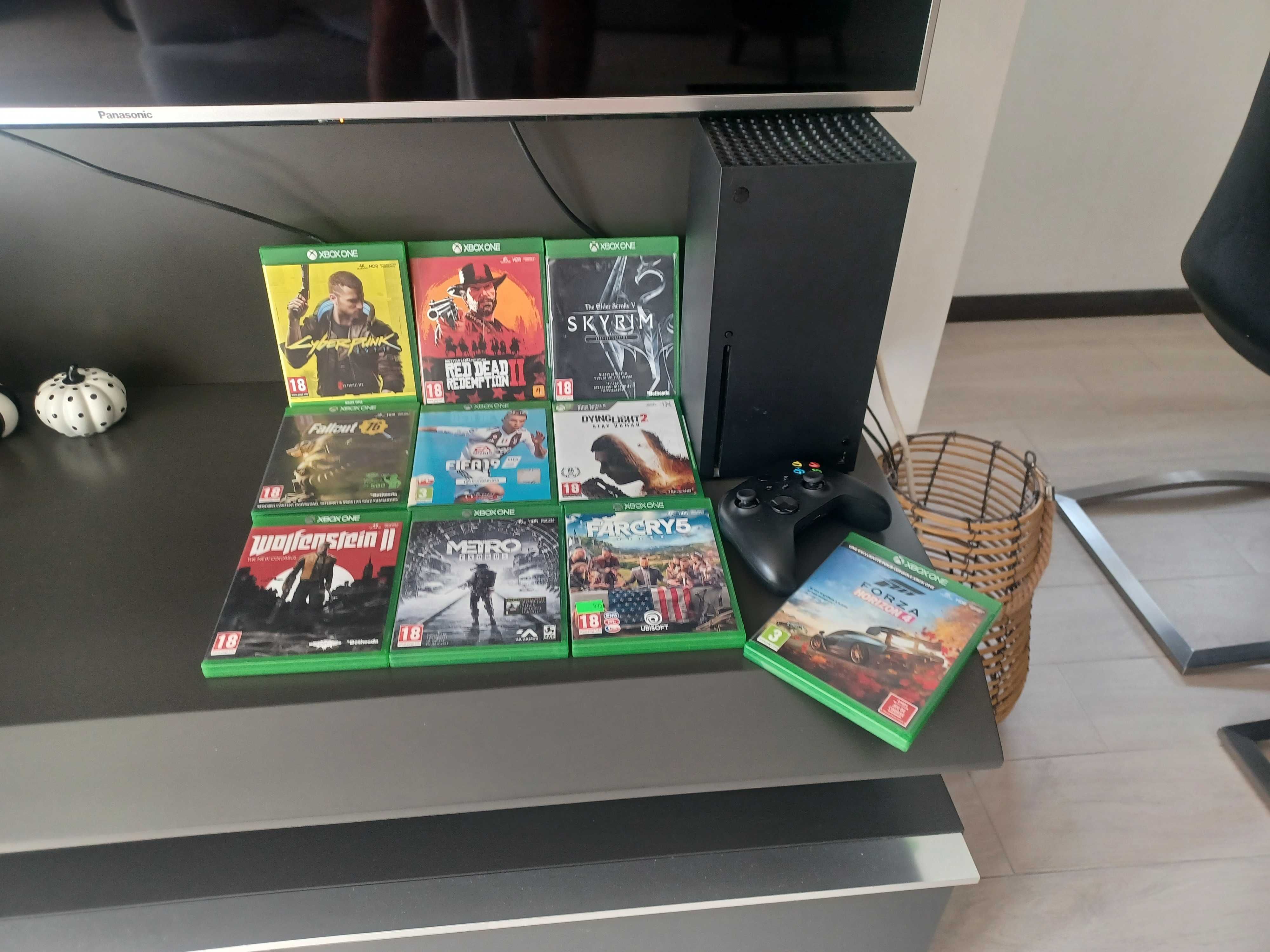 Xbox Series X z napędem 1TB plus 10 gier