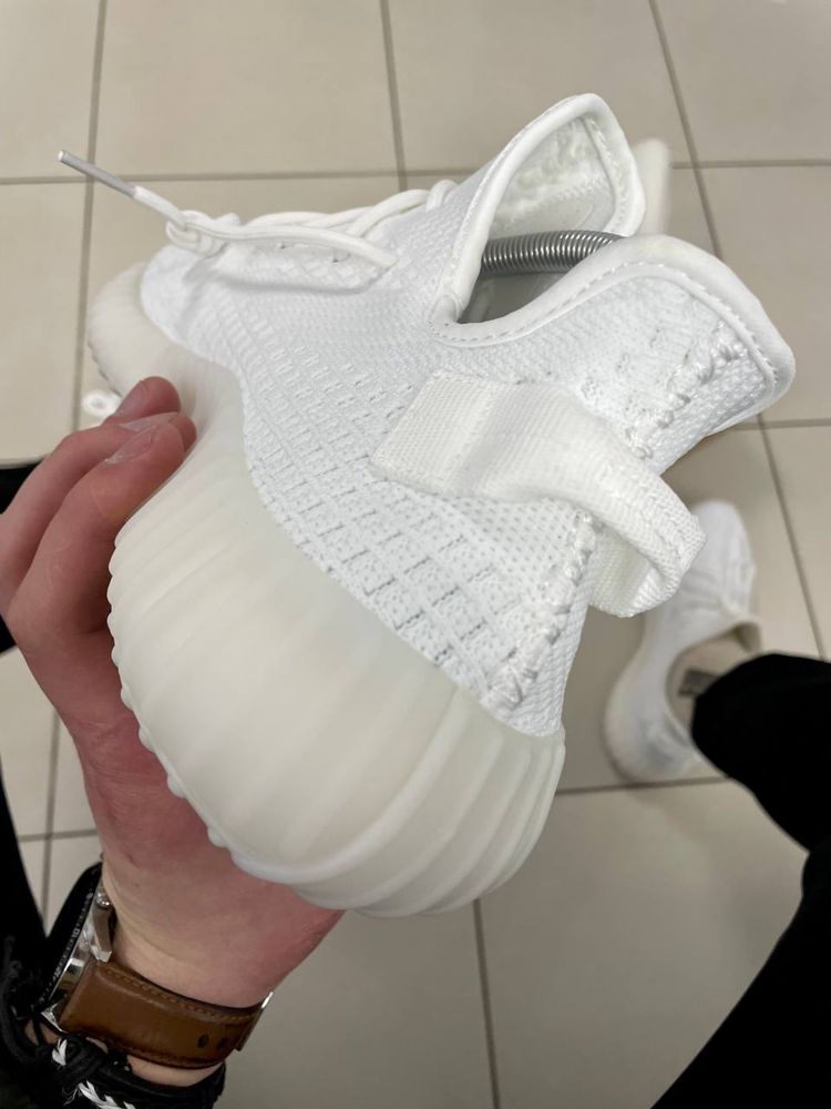 Кроссовки Adidas Yeezy Boost 350 V2 р.41,44