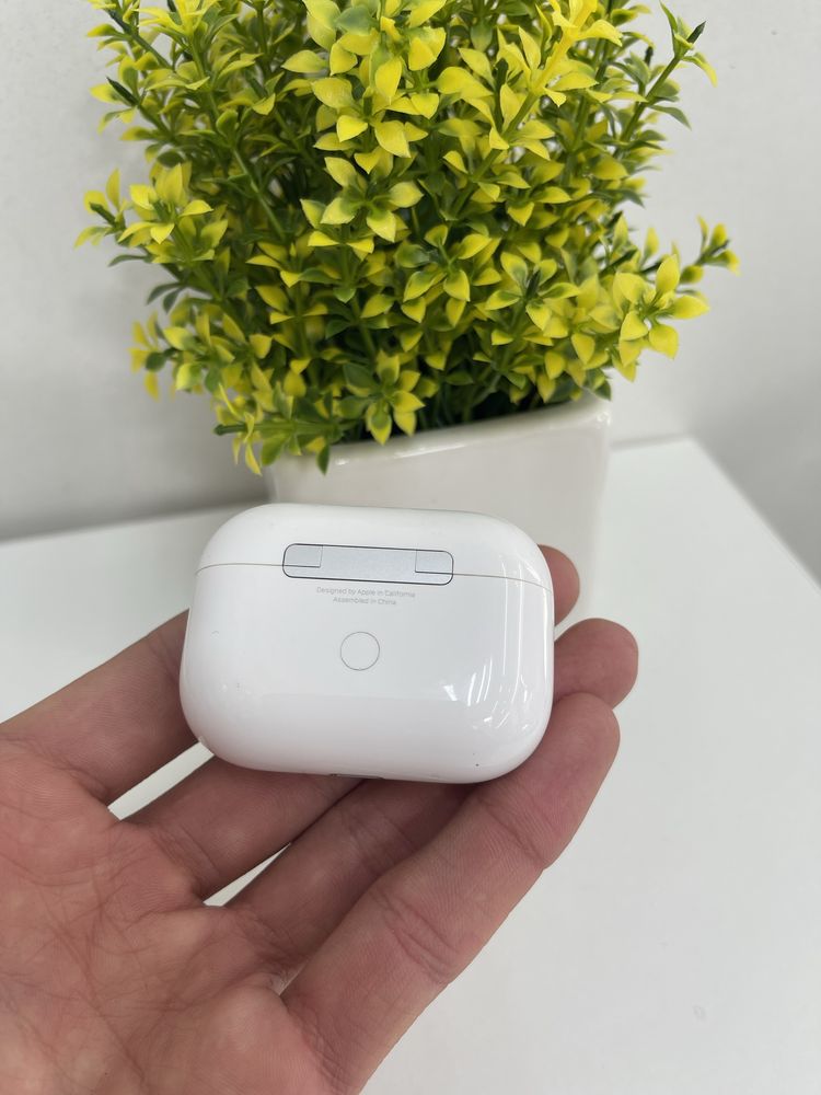 Оригінальний зарядний кейс для навушників Apple AirPods Pro 1 A2190