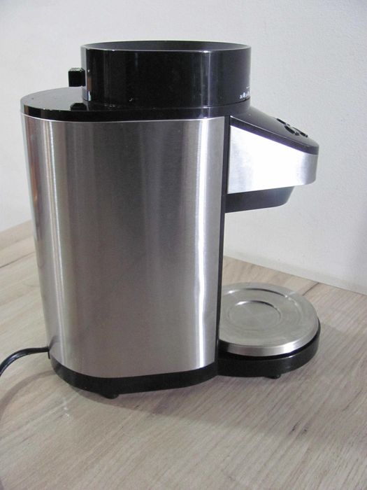 Elektryczny młynek Tchibo do kawy z wagą