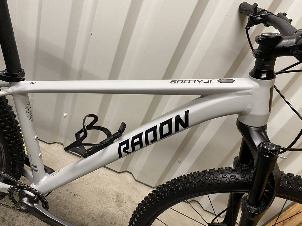 Стан нового Гірський велосипед Radon Jealous 3 Rock Shox Judy Air 29“
