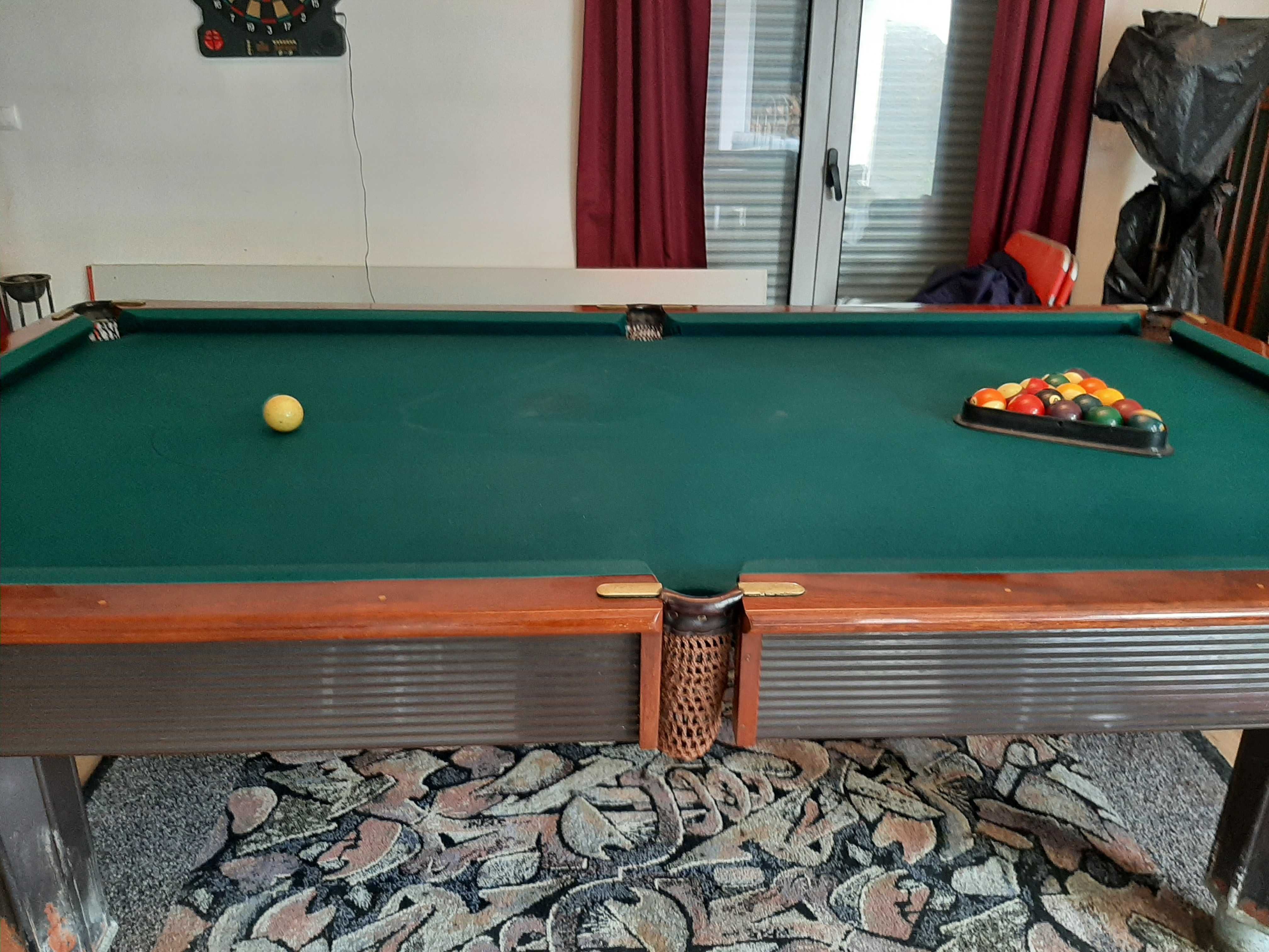 Mesa de Snooker + Porta tacos com tacos e giz