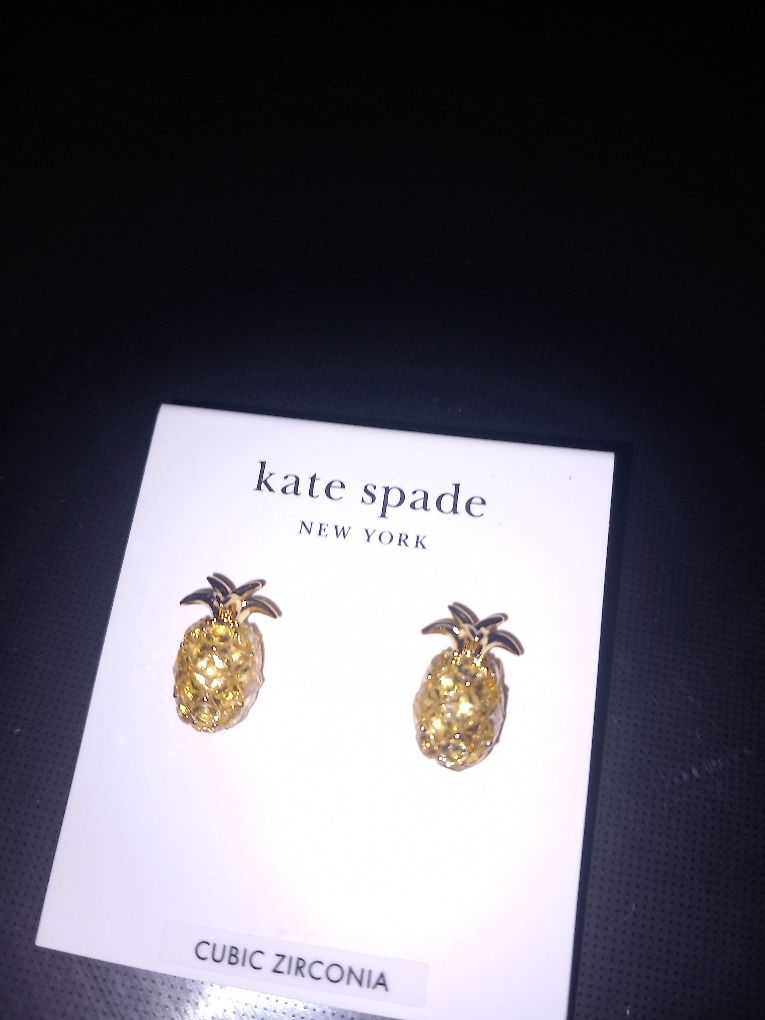 Biżuteria markowa KATE SPADE , kolczyki w kształcie ananasa.
