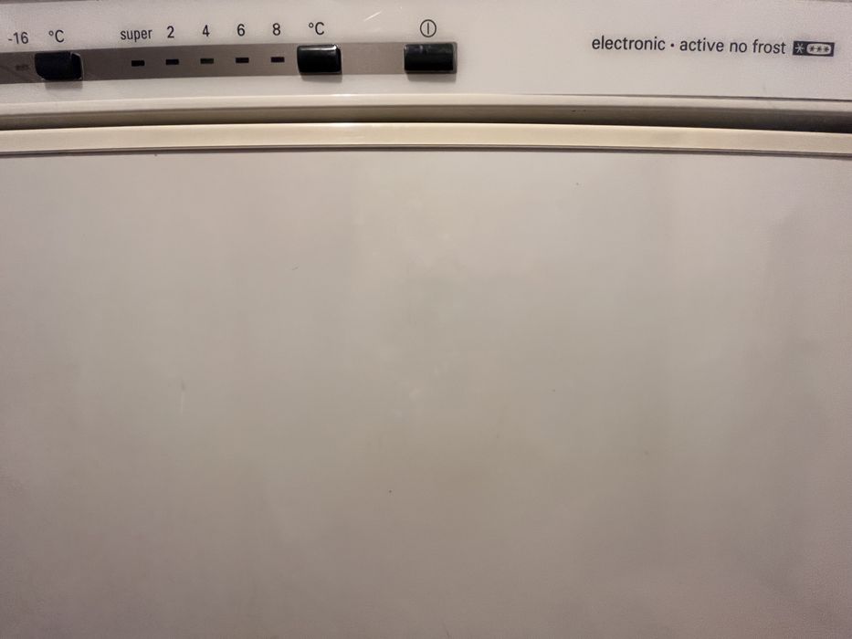 Frigorifico de tamanho grande e em muito bom estado! Marca Siemens
