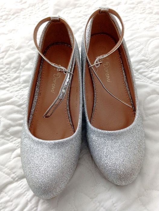 Buty dla dziewczynki na obcasie 33