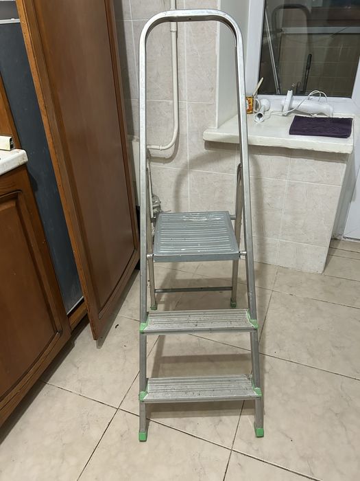 Стремʼянка металева