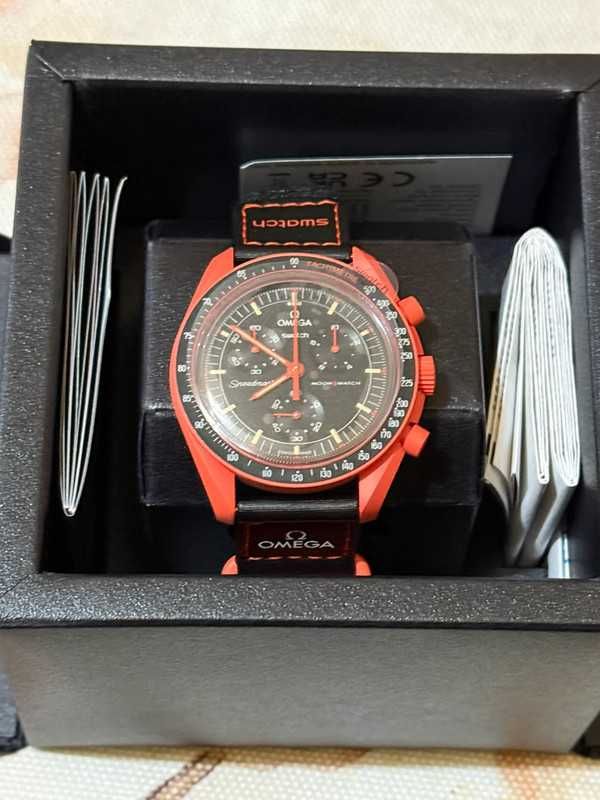 Omega x Swatch Lava SO33O100 Ognisty Design 2024