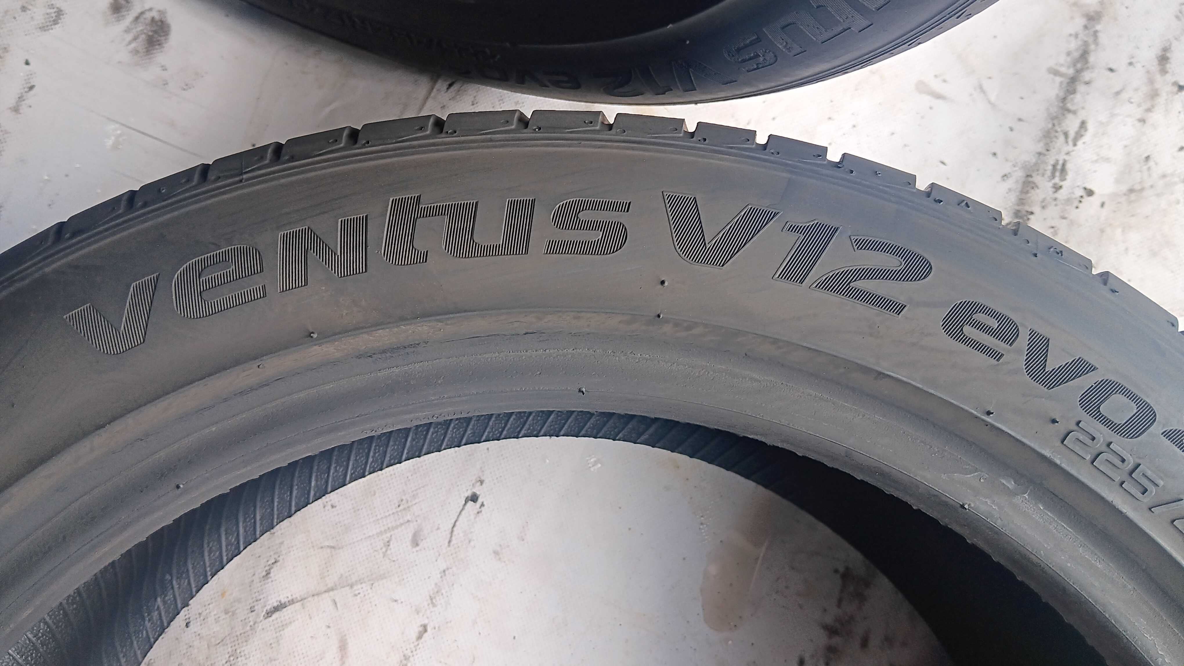 225/45/17 Hankook ventus v12