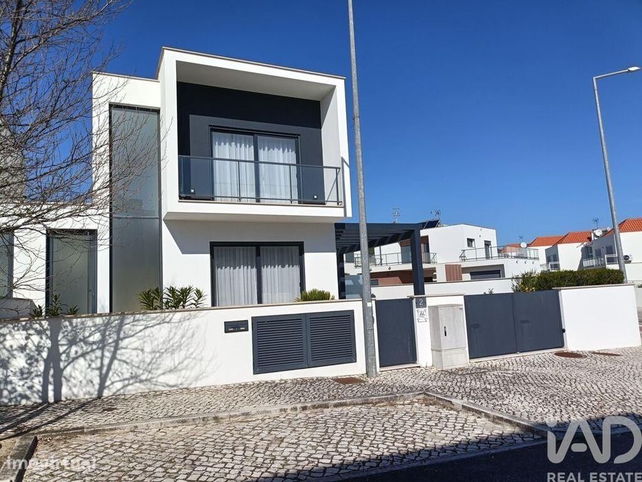 Casa / Villa T3 em Tornada e Salir do Porto de 134,00 m2