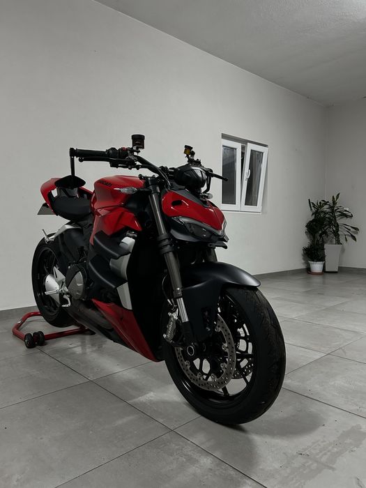 Ducati Streetfighter V2