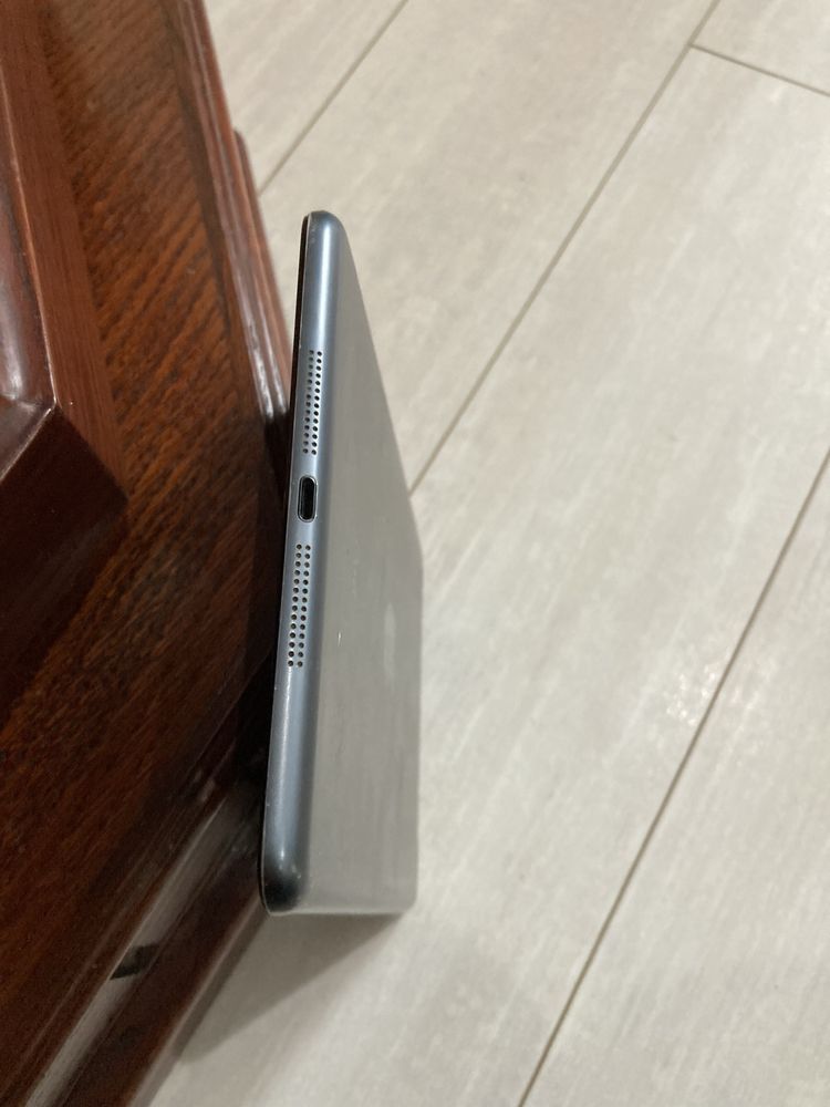 Продам ipad мини на запчасти 64 гб.