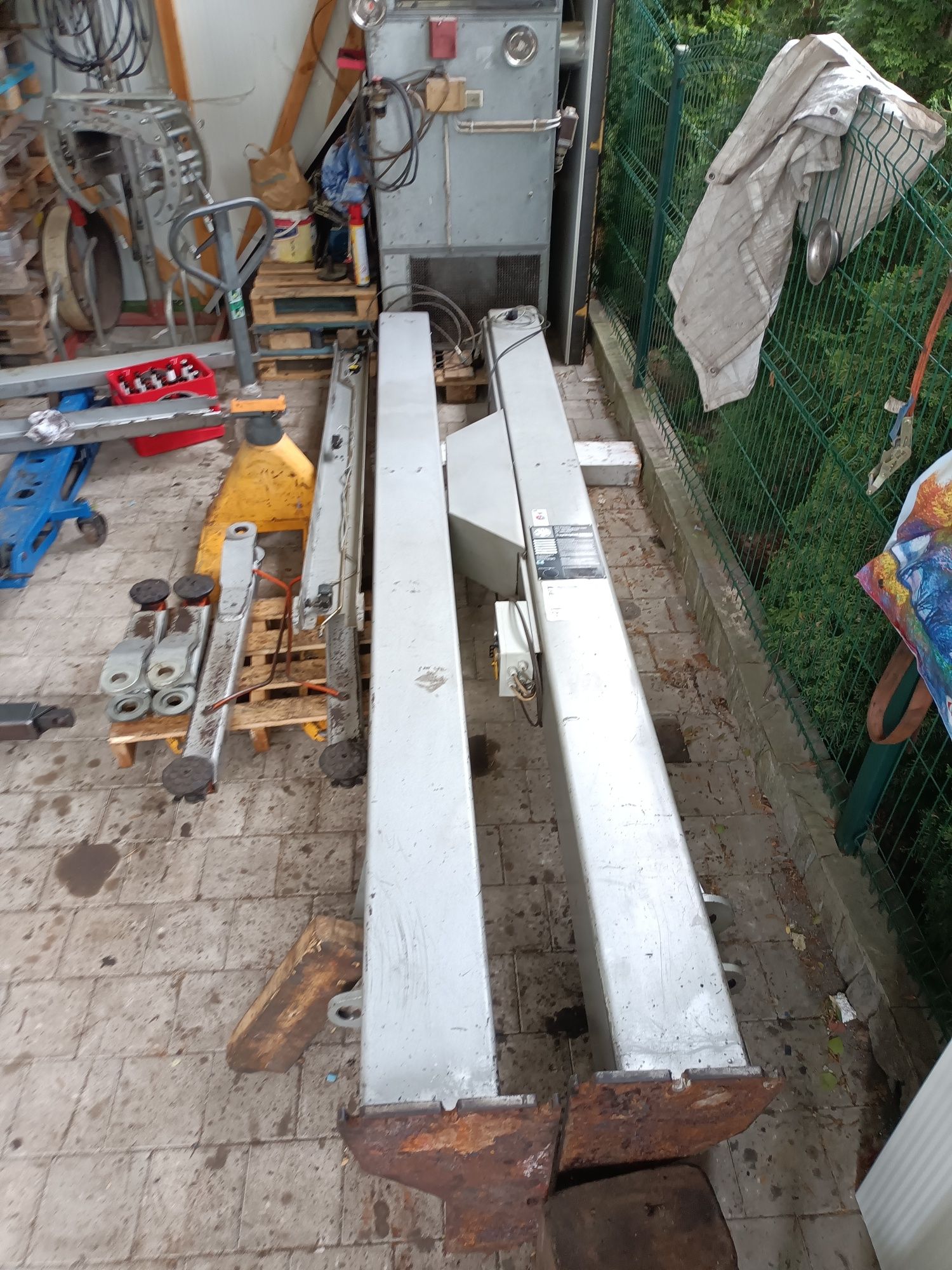 Podnośnik dwukolumnowy hydrauliczny