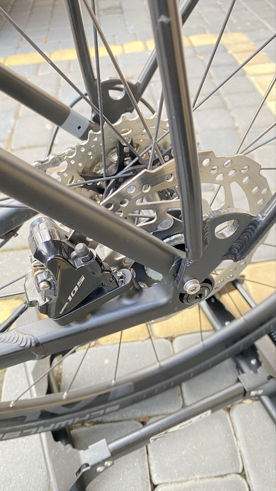 Grawel Cube nuroad race fe na 105 rama M polecam