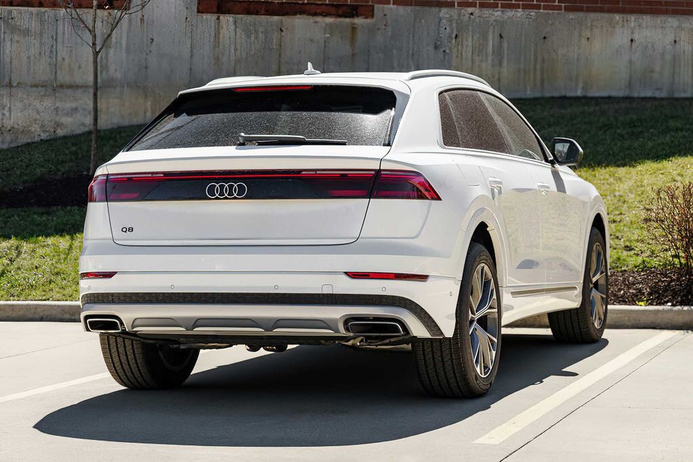 Audi Q8 PREMIUM      2025