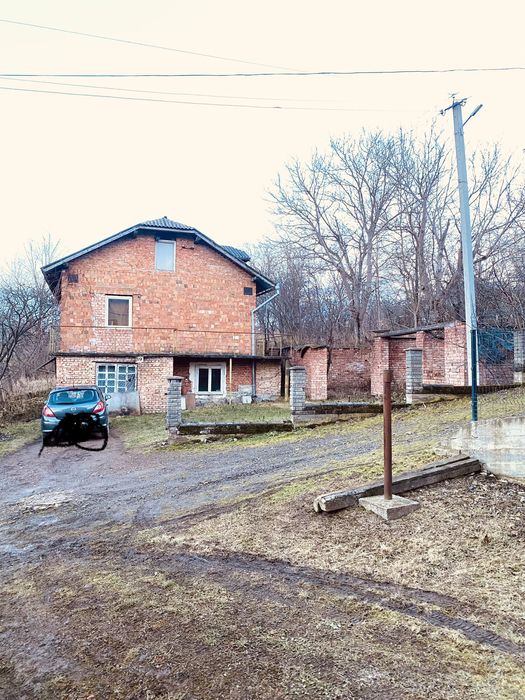 Дім будинок житло 104 м.кв. центр дом