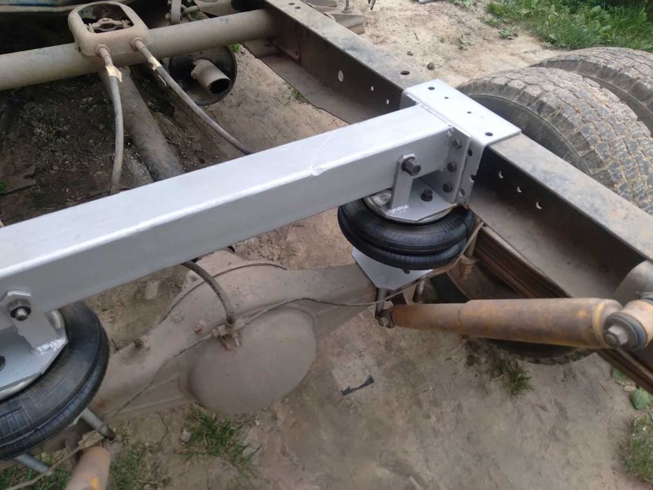 Продам комплект задньої пневмопідвіски до автомобіля Газель.