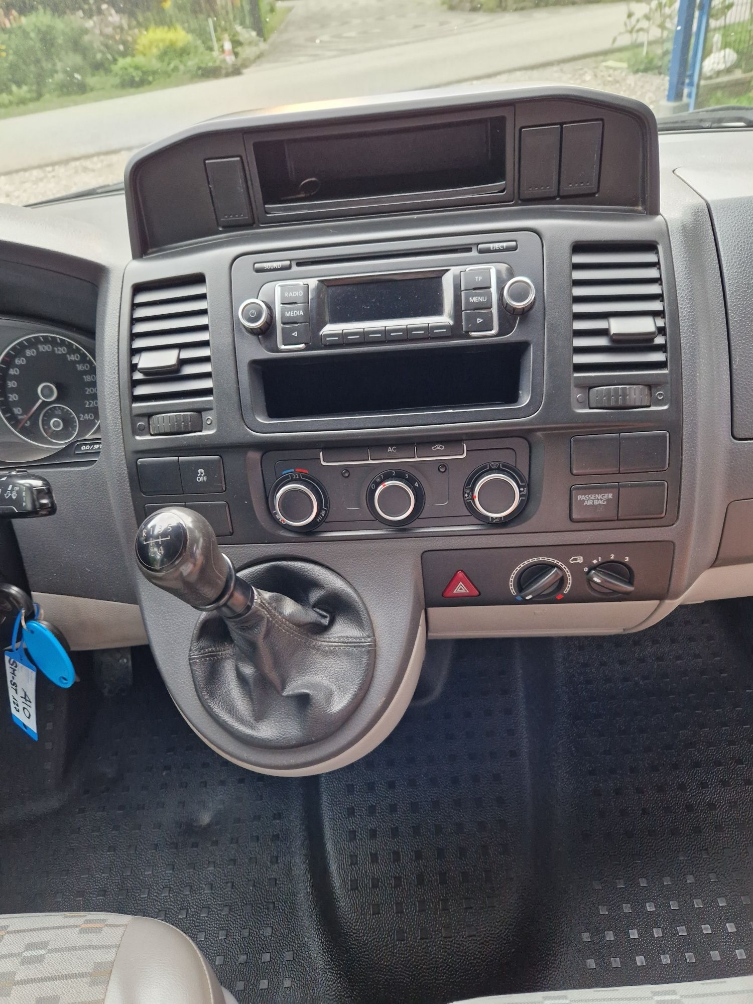 Volkswagen Transporter T6 doka brygadówka skrzyniowy 6 osobowy 2012