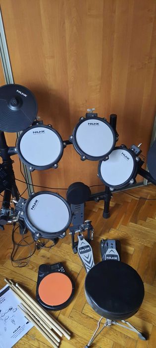 Perkusja Nux DM-210  komplet  plus pałeczki i pad