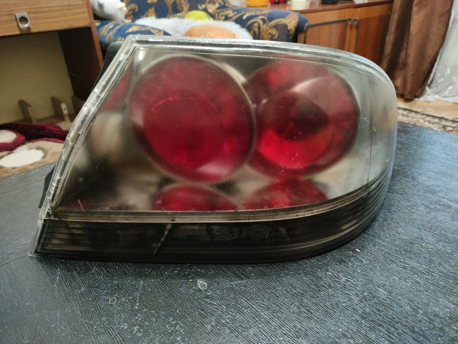 Продам задній правий ліхтар Lancer 9