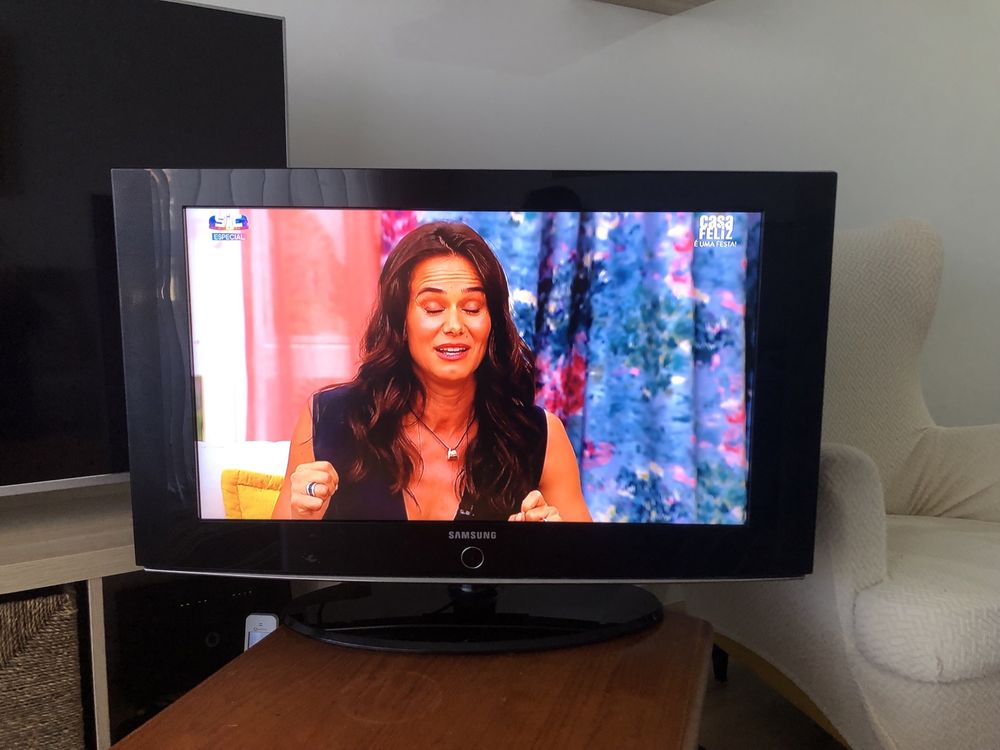 TV Sansung 32” com comando