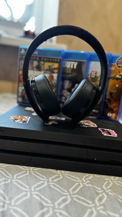 PS4 PRO 1tb(+2 DualShock 4v2,навушники бездротовіві )