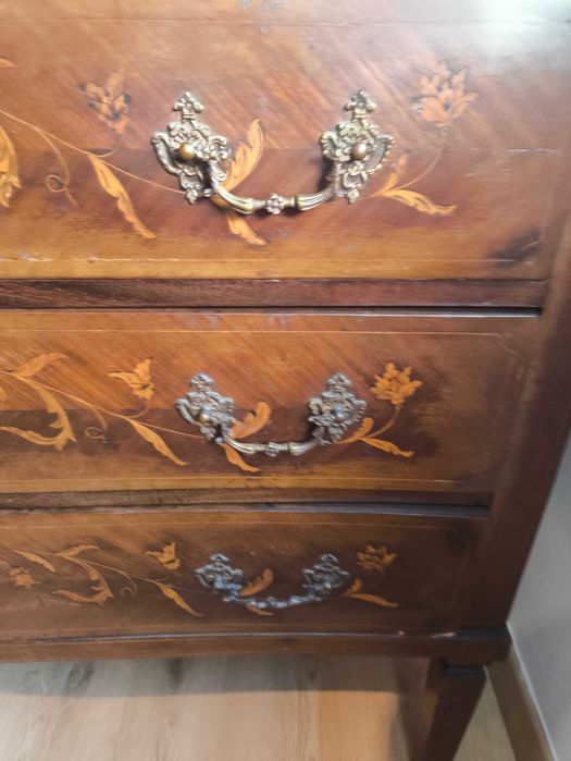 Cómoda estilo dona maria, clássica