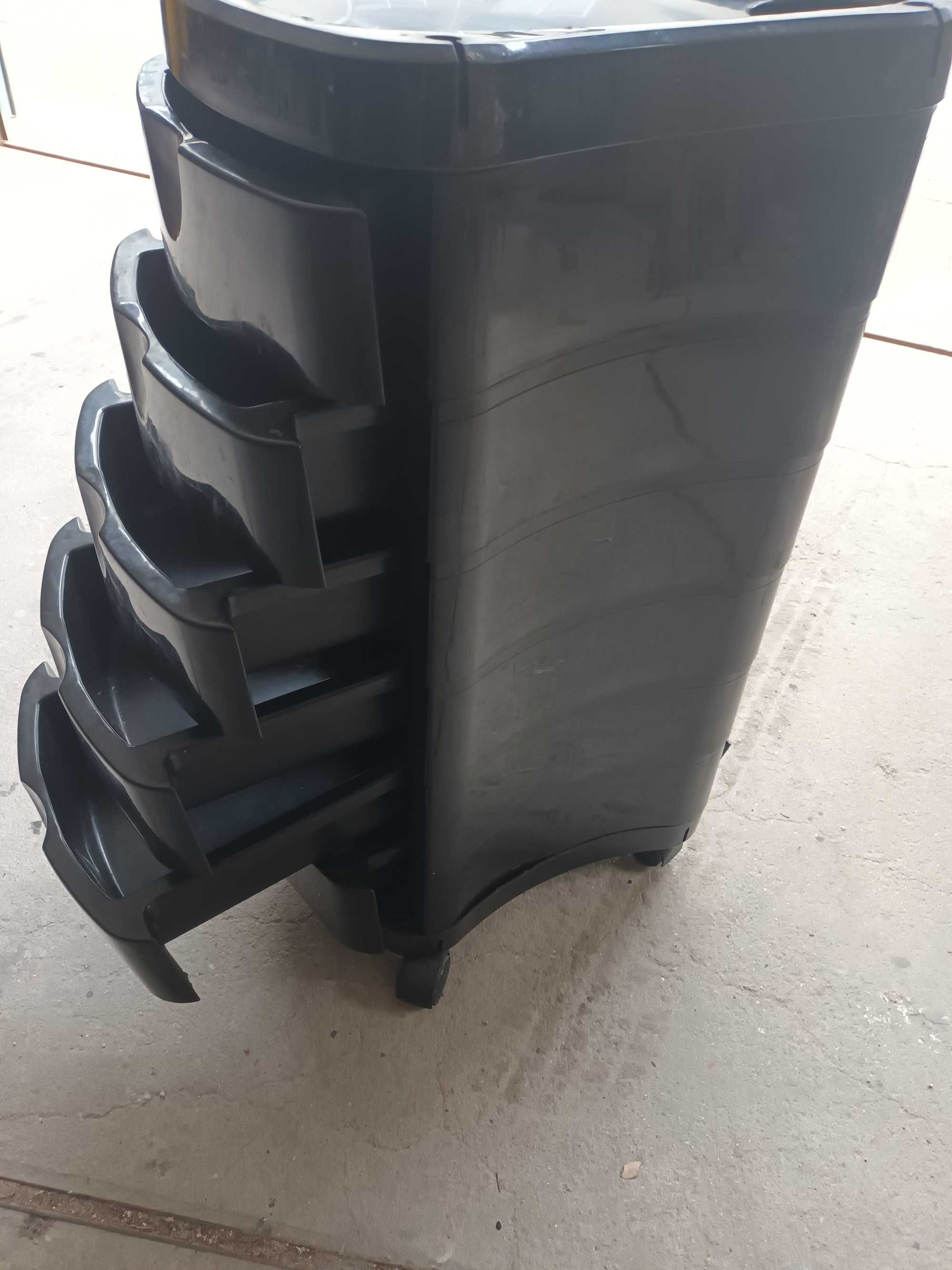 Sofá, Massageador pés, 3 Cadeiras, 1 Carrinho (Cabeleireiro)