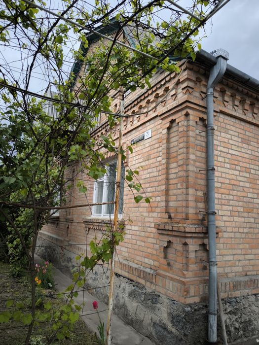 Продаж добротного цегляного  будинку