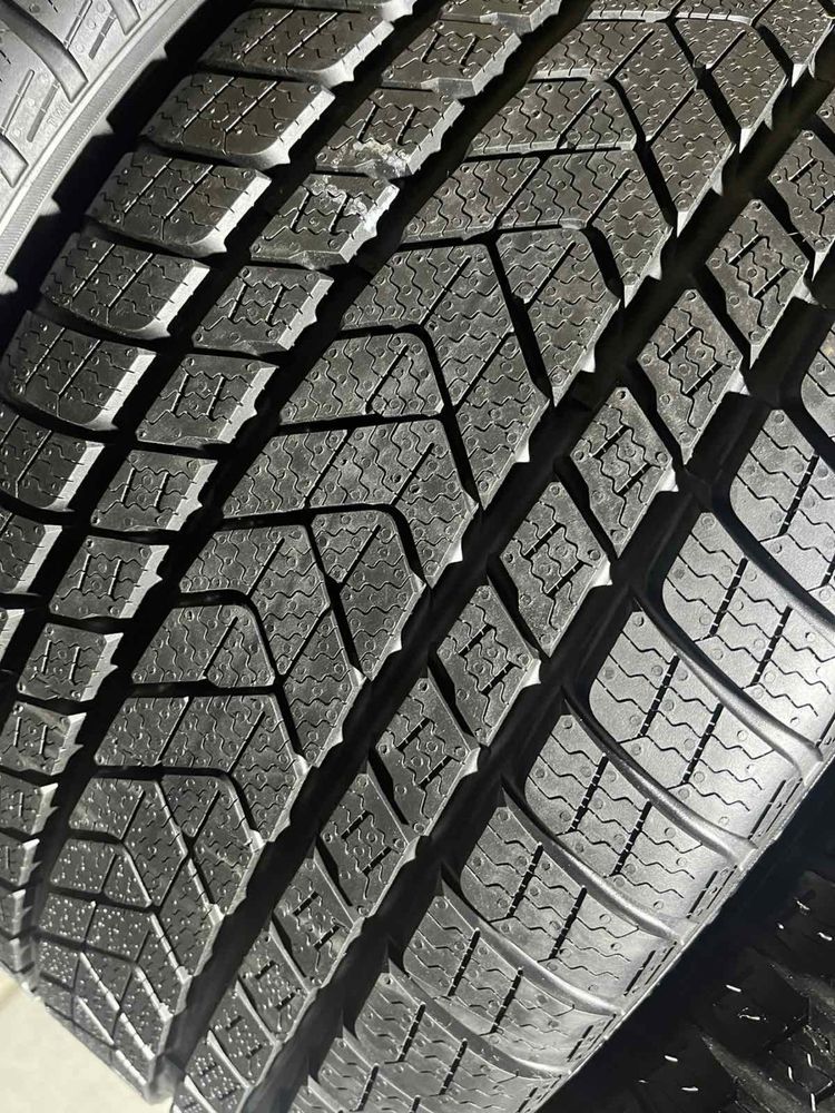 275/40/19+245/45/19 R19 Pirelli Sottozero 3 RSC 4шт нові зима