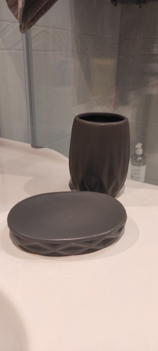 Ceramiczny szary zestaw łazienkowy mydelniczka kubek