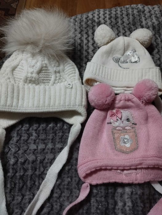 Шапочки на дівчинку