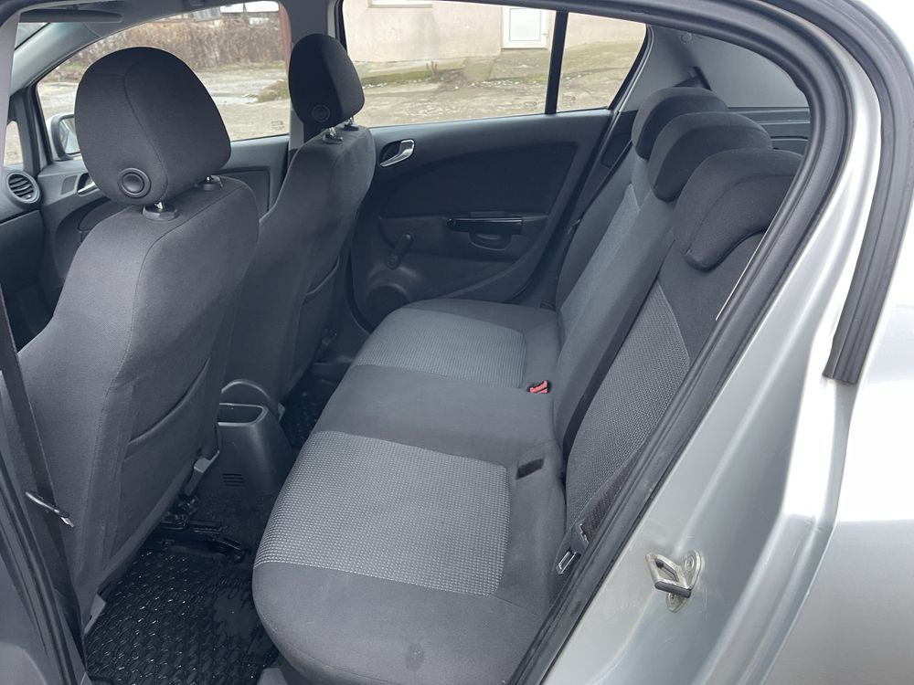 Продам  обмен Opel Corsa 1.2  бензин 5 дверный