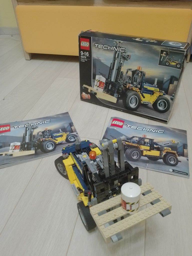 LEGO technic wózek widłowy i holownik 2w1