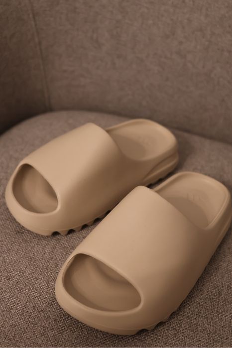 Тапочки Yezzy нові