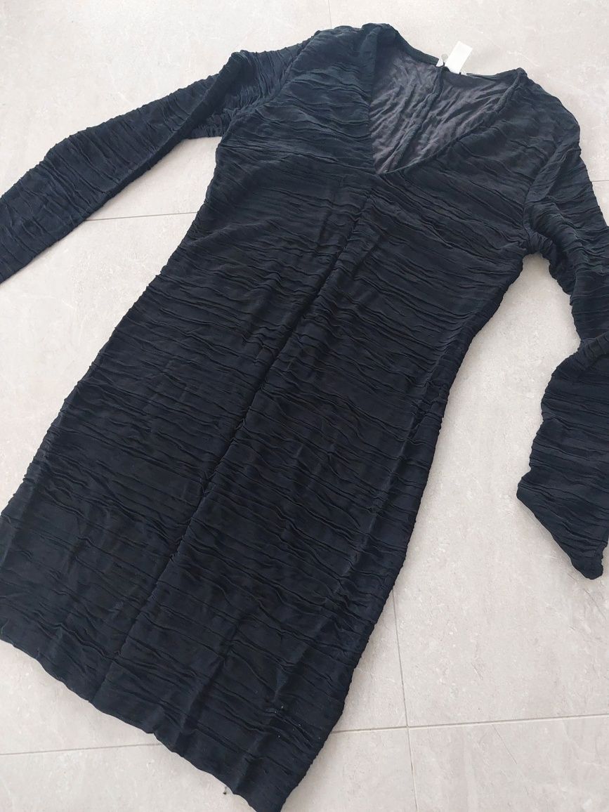 Czarna sukienka elastyczna