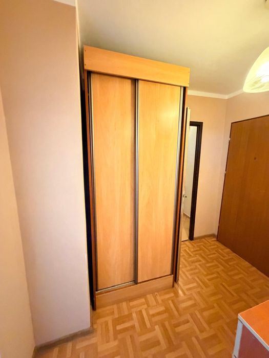 Szafa wolnostojąca 90 cm z przesuwnymi drzwiami