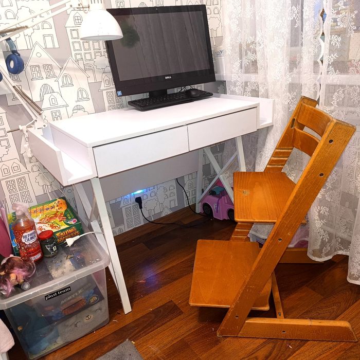 Biurko w stylu skandynawskim z krzesłem Stokke Tripp Trapp
