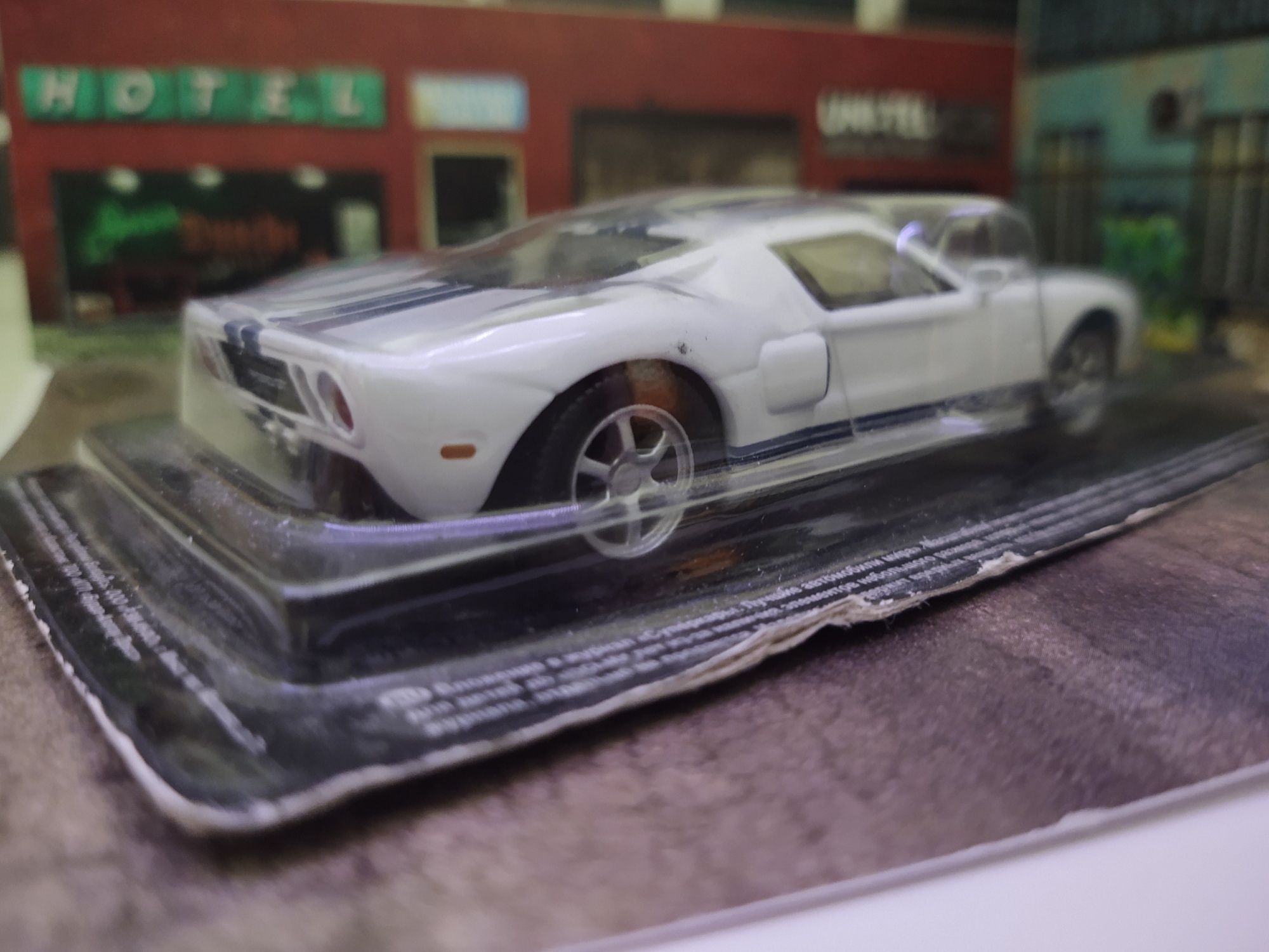 Масштабна модель Ford GT 40 2005. Deagostini "Суперкаров Мира". 1:43