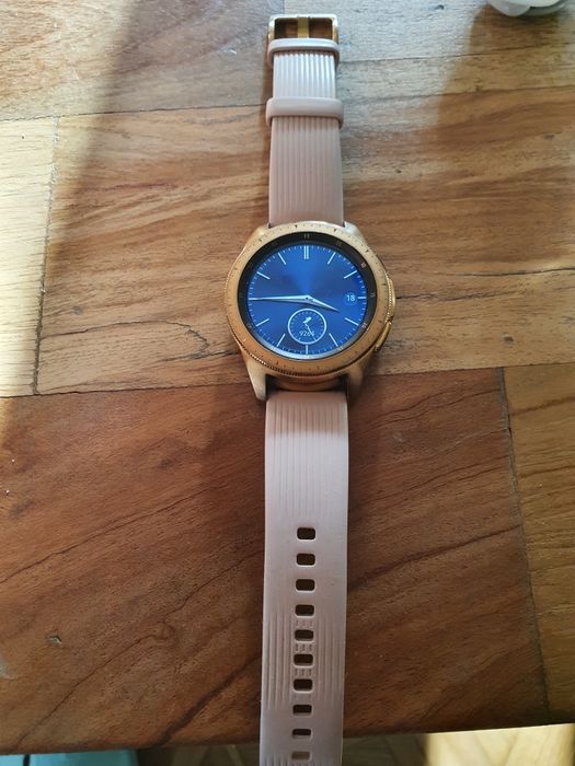 Galaxy smartwatch rose gold