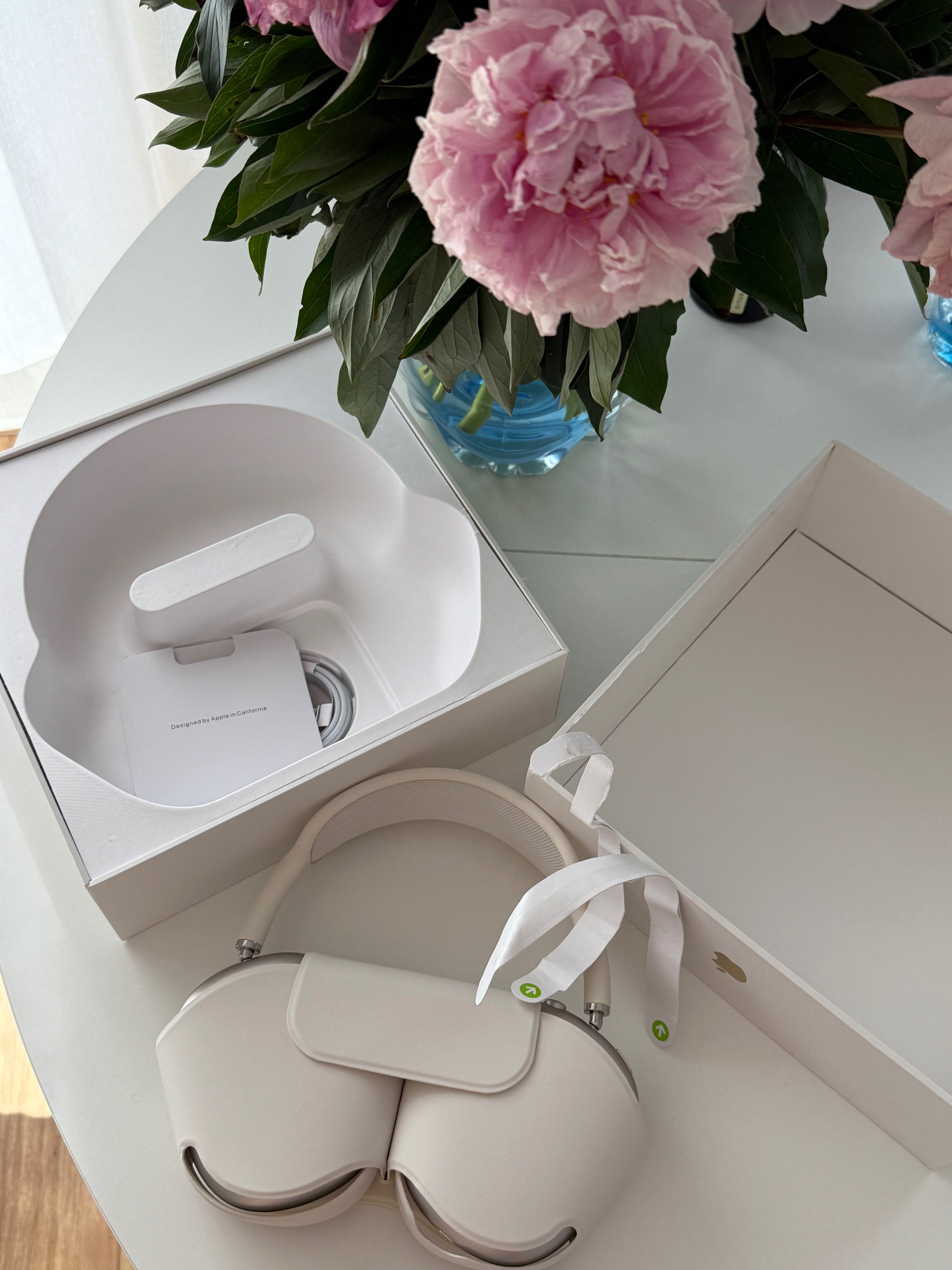 AirPods Max starlight