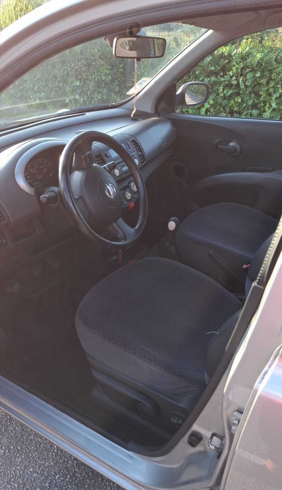 Carro citadino com embraiagem nova