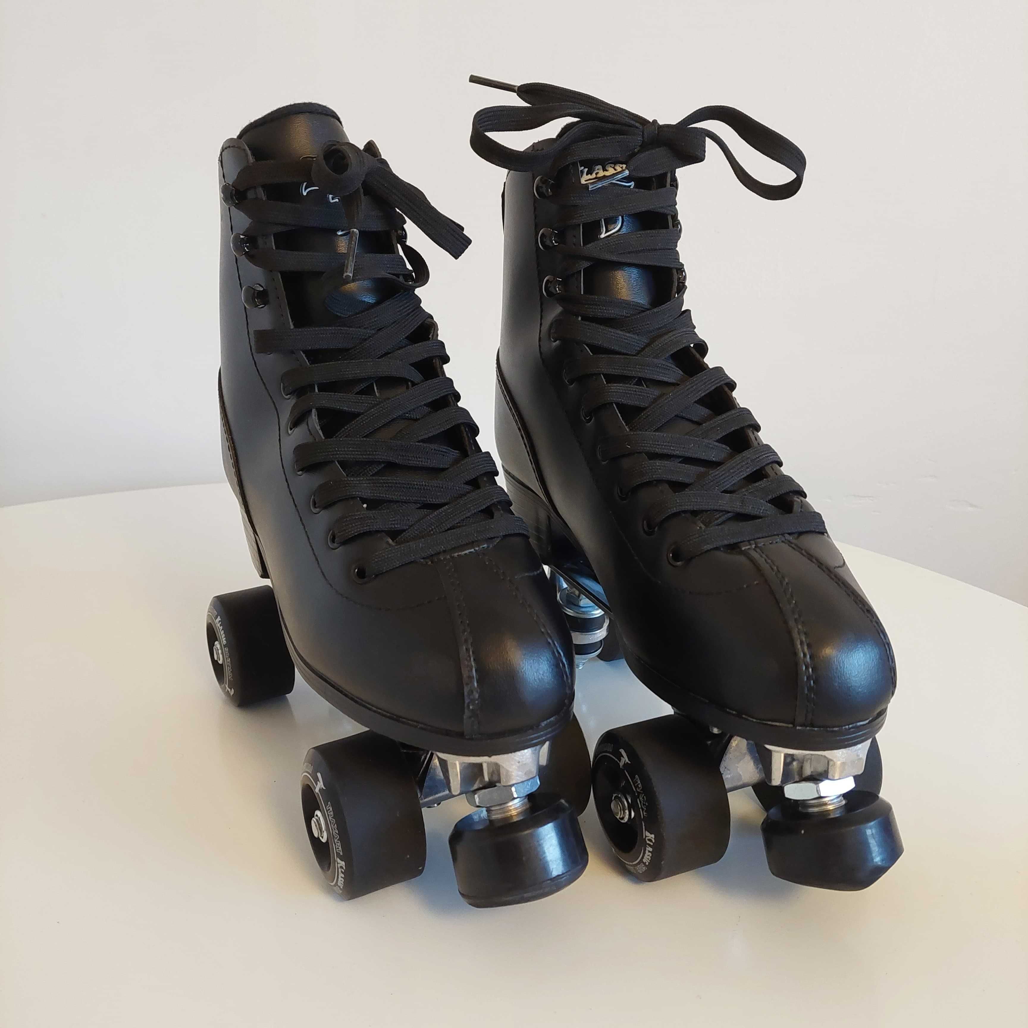 Patins de 4 Rodas adulto Quad Marca Traxart Klassic preto alumínio.