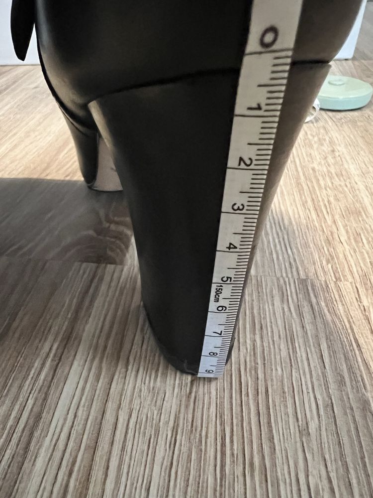 Шкіряні чоботи Massimo Dutti