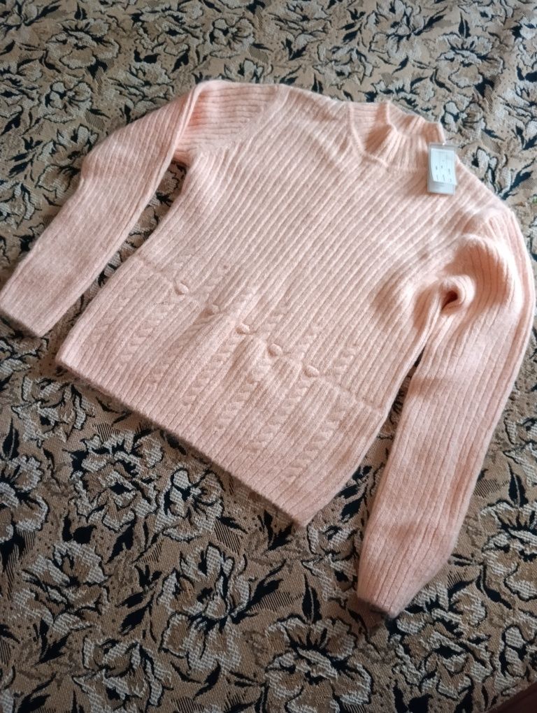 Продам свитер мохеровый теплый новый