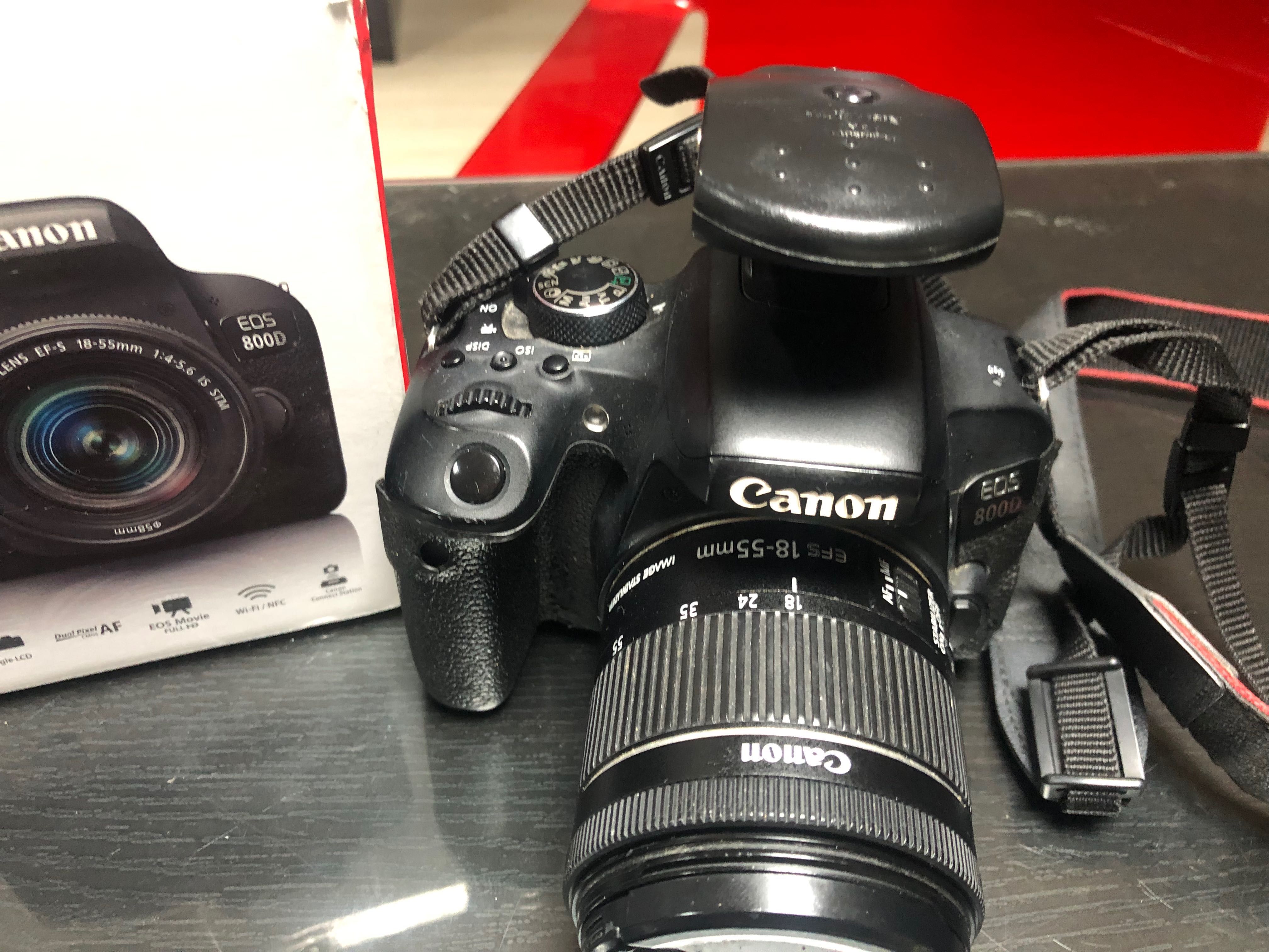 Canon Eos 800D com objetiva 18-55 is stm