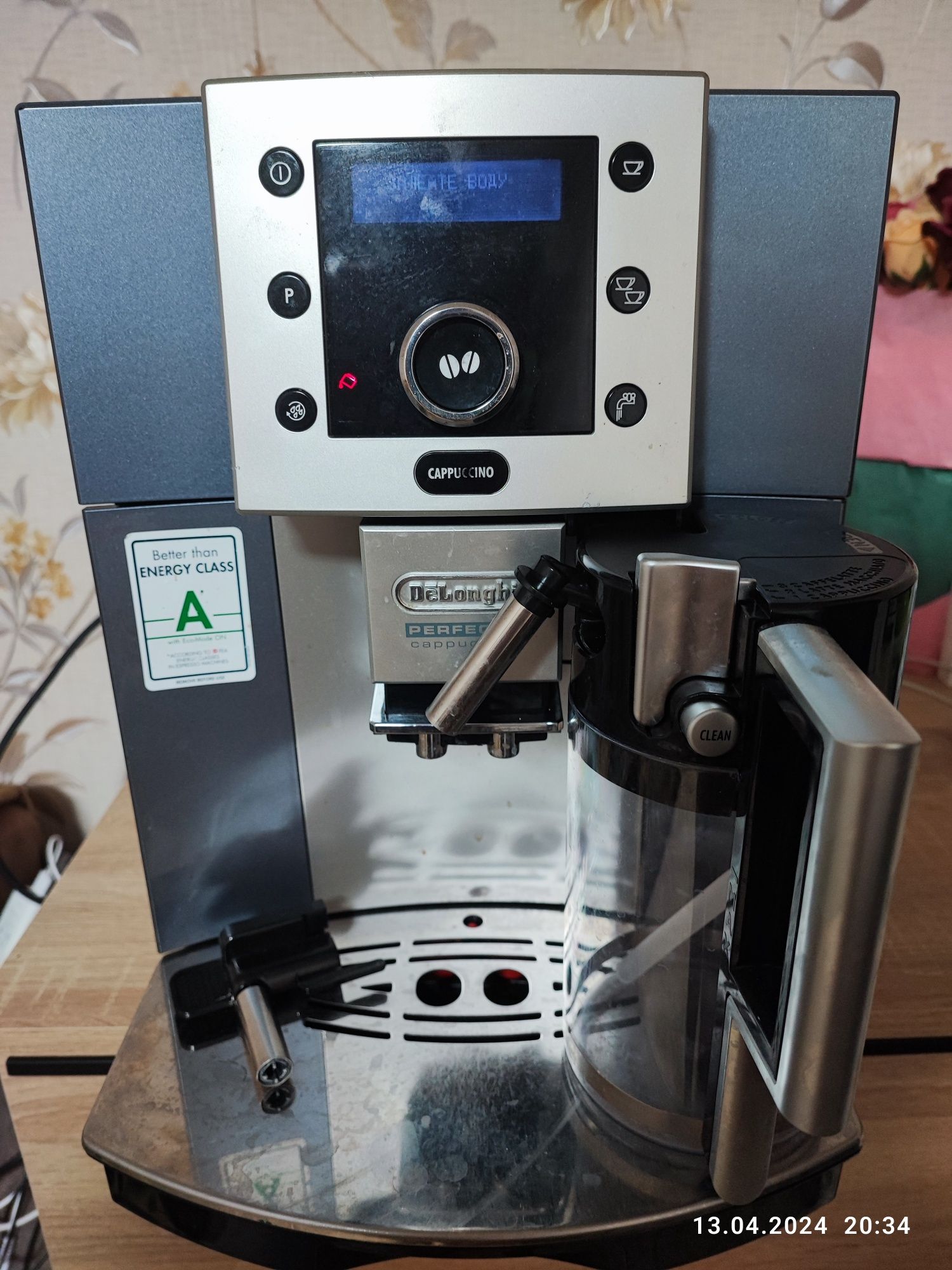 Продам кофемашину DeLonghi  в рабочем состоянии.