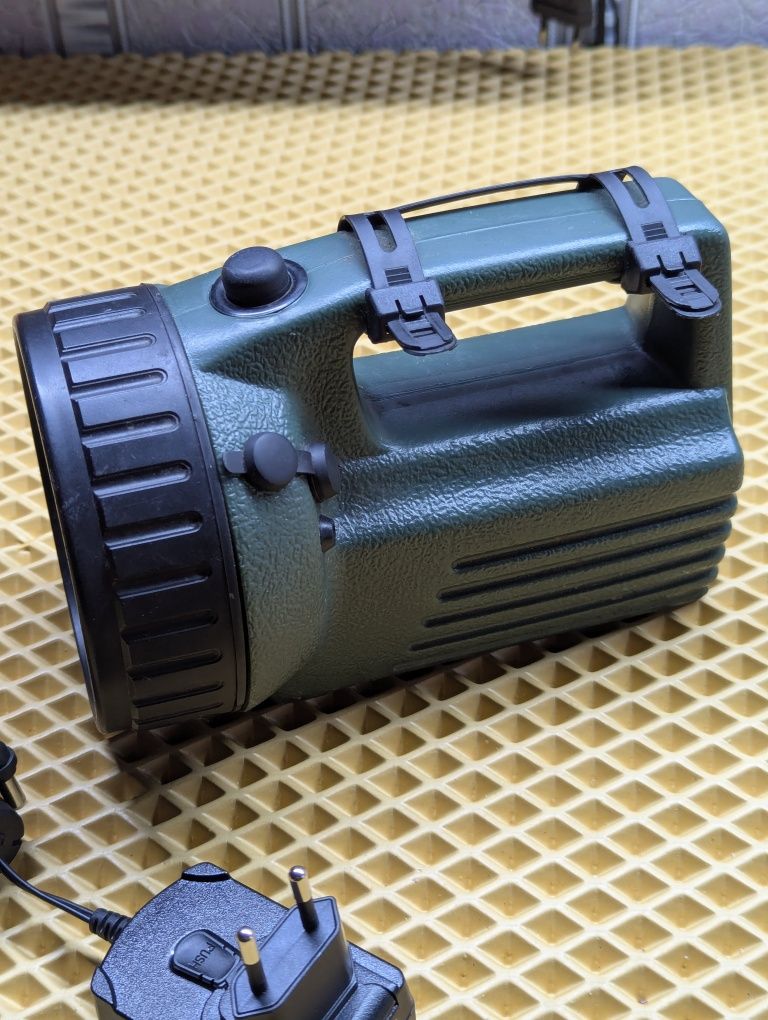 Фонарик Ben electronic 3810 галоген