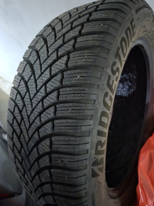 235/55 R19 BRIDGESTONE BLIZZAK LM005 6-7mm