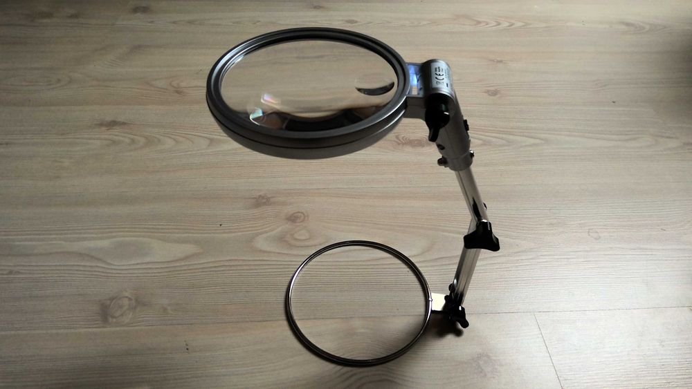 Szkło powiększające do szycia z lampką LED