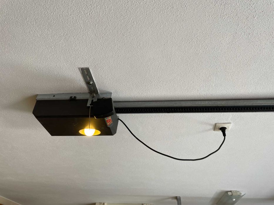 portão de garagem seccionado com motor BFT